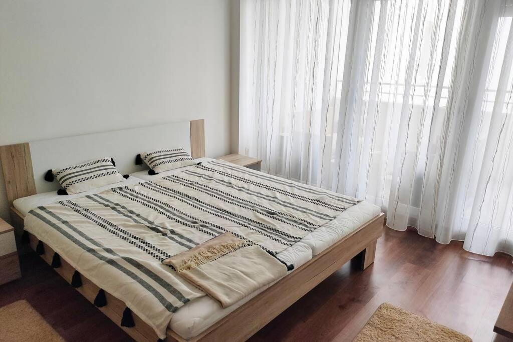 Plaza Apartman - City Center, Free Parking, Free Wifi Дебрецен Экстерьер фото
